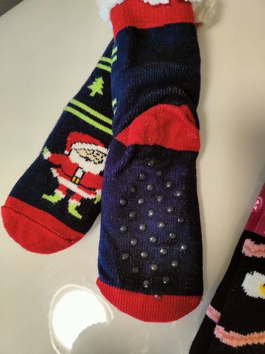 Лот. Два броя топли чорапки и грейка за ръце
