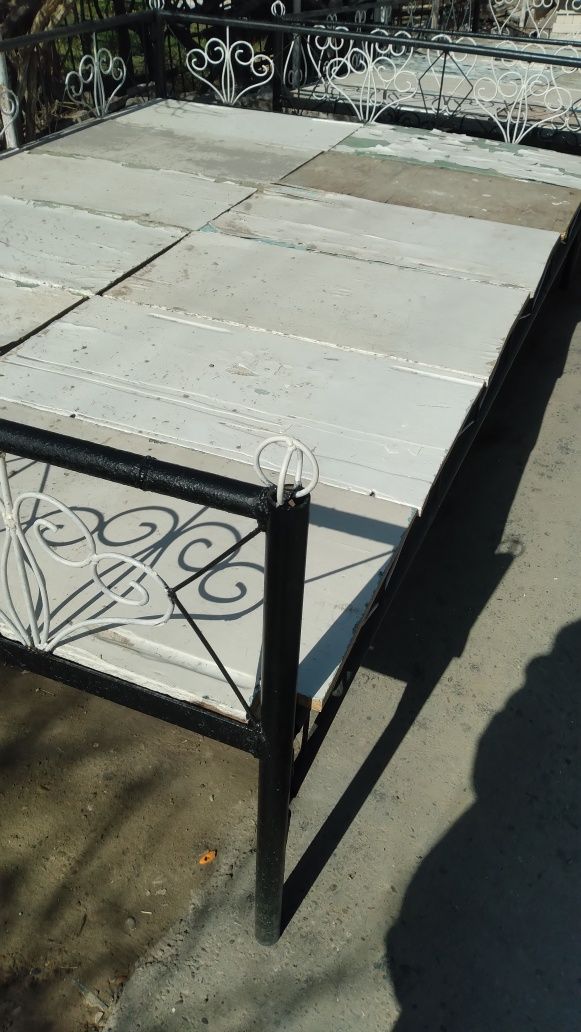 Продаётся тапчан.