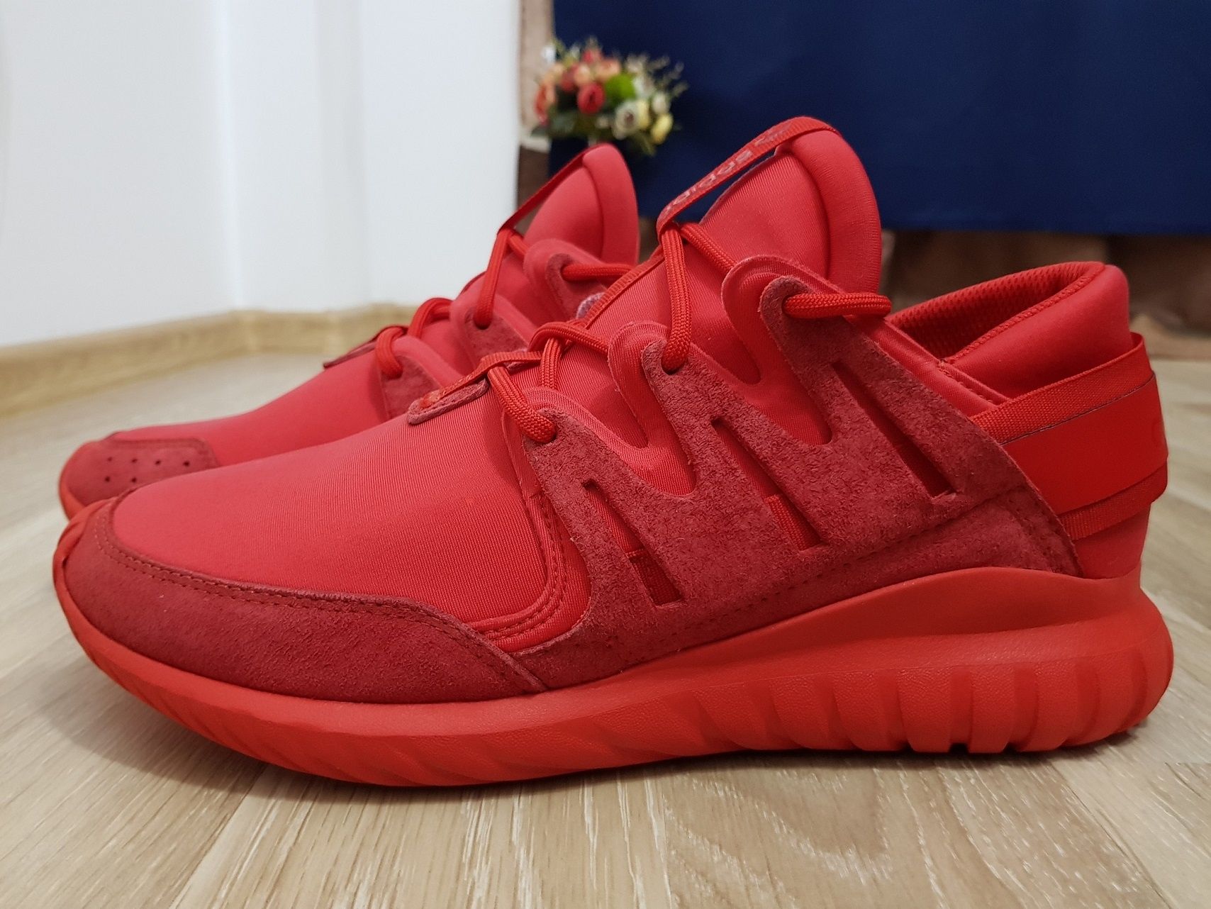 Adidasi Adidas Tubular mărimea 44 nike jordan force