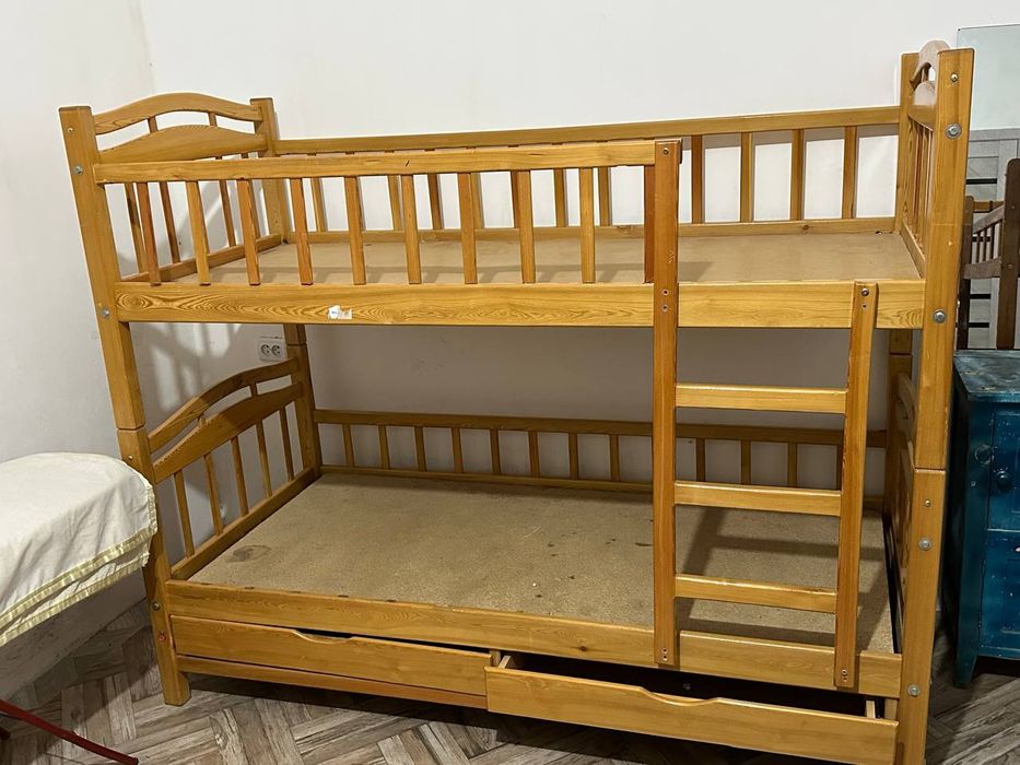 Двухъярусная кровать