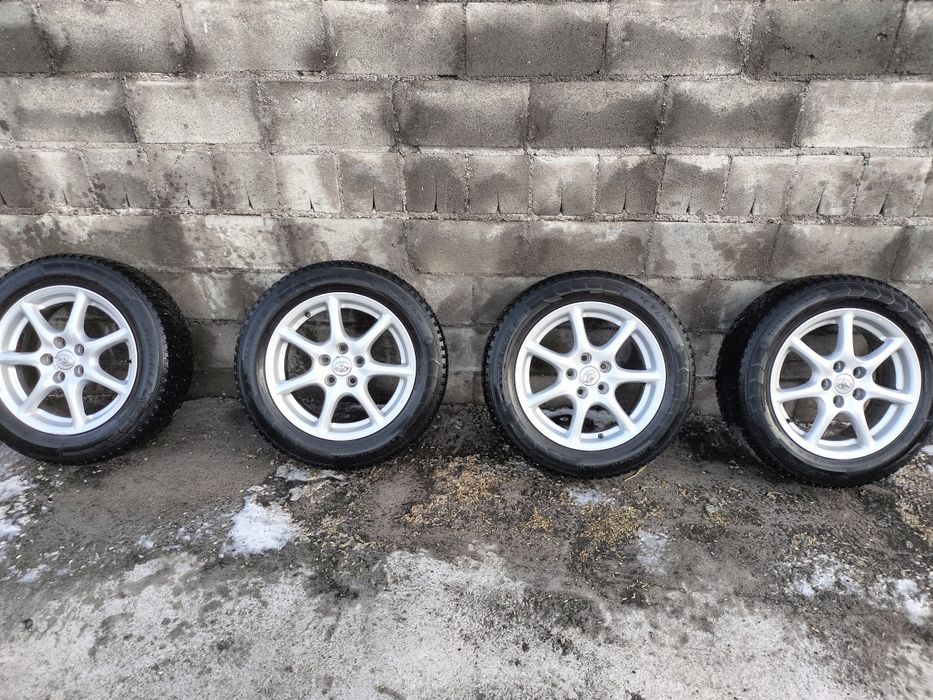 Продам титанки с покрышками от Тойота естима