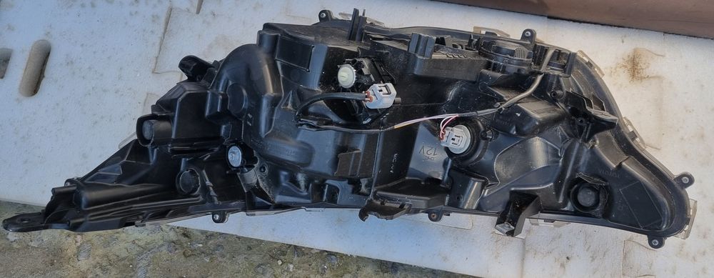 Vând far stânga Toyota RAV 4