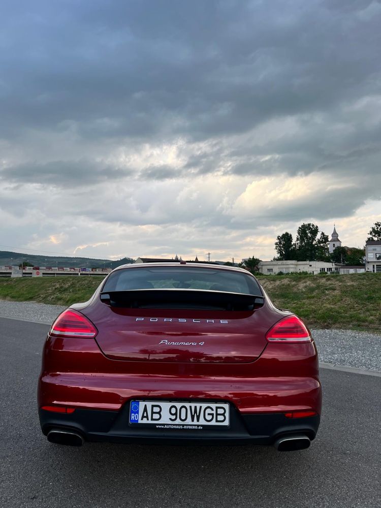 Porsche Panamera 4S