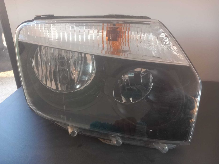 Far dreapta Dacia Duster 1 pentru modelul 4×4 cu negru in interior