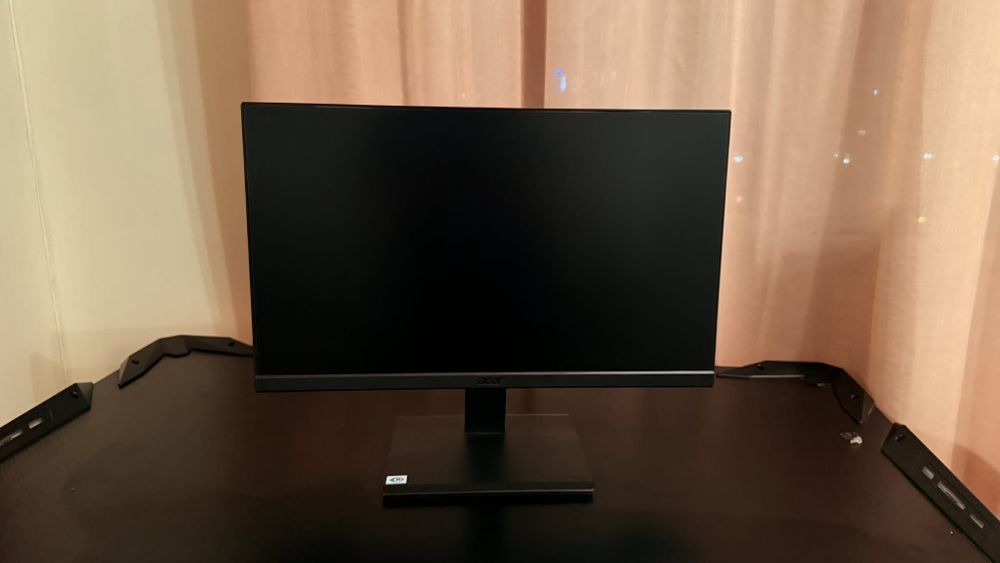 Компютър и монитор