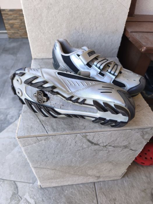 Vand 2 Perechi pantofi spd