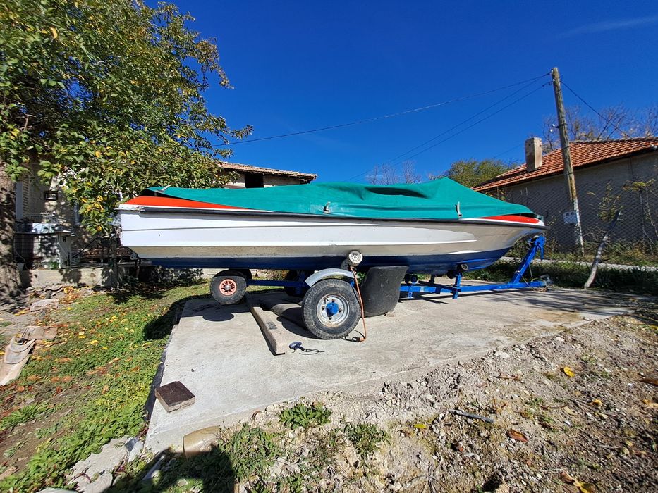 Тип скутер лодка за риболов