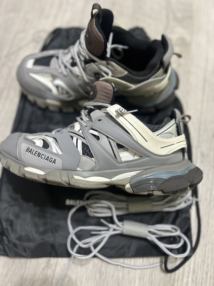 Balenciaga track 42