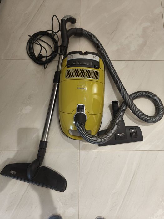 Прахосмукачка Miele Complete C3 Select 120 PowerLine