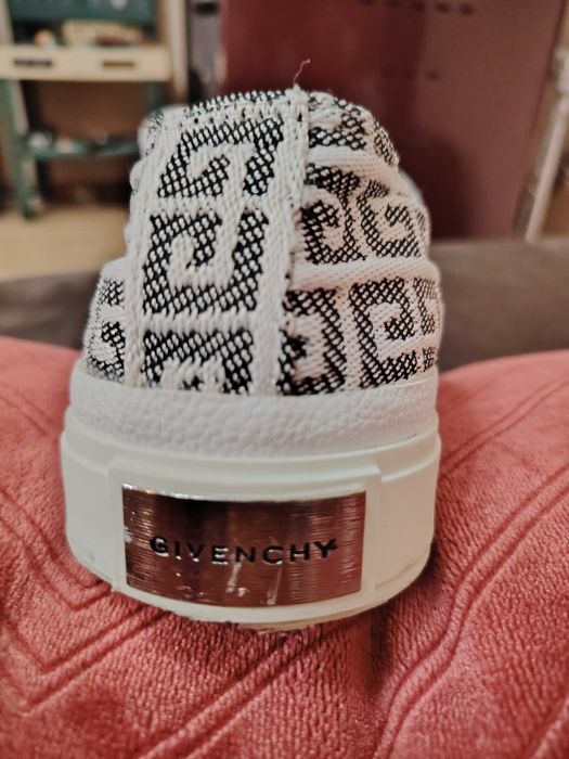 Оригинални кецове на Givenchi по кода ще се разбере че са  оригинални