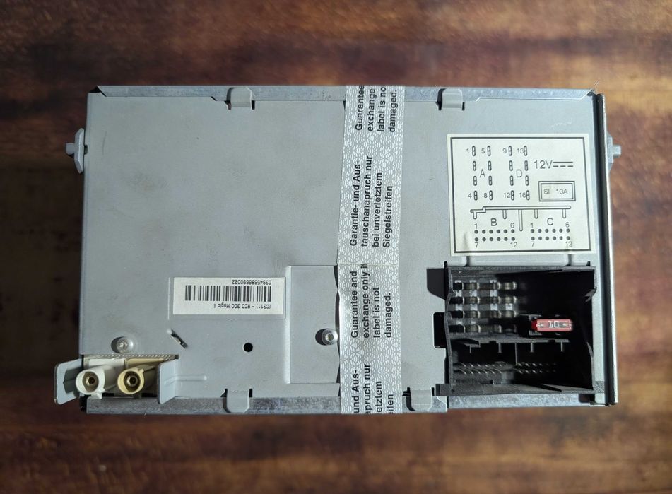 Unitate Radio CD Player VW Passat B6 / Golf 5 - Cod 1K0 035 186 T