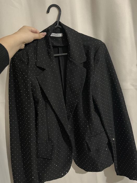 Дамско черно сако с камъни