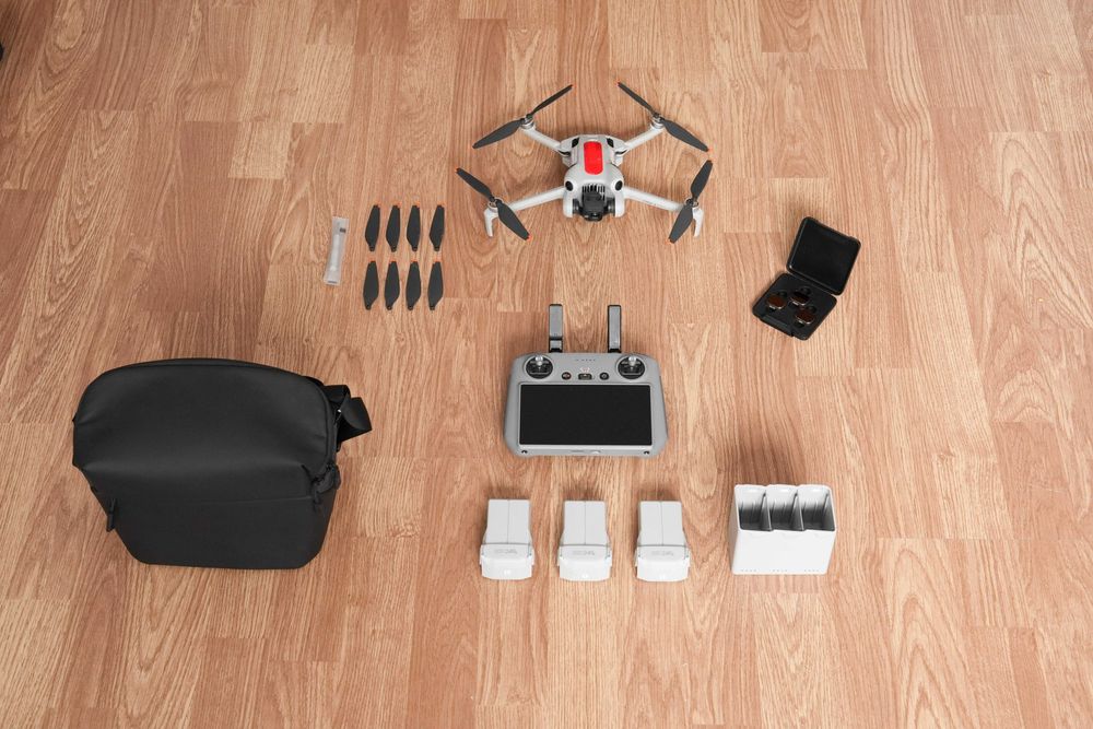 DJI Mini 4 Pro Drona 4 K Fly More Combo + DJI RC 2