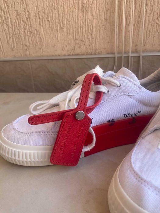 Off white Vulcanized