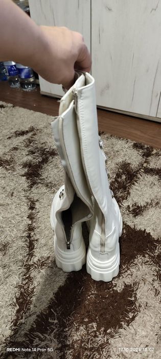 Vând cizme până la genunchi