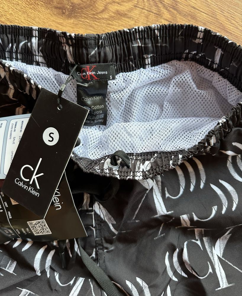 Мъжки,шушлекови шорти Calvin Klein с вътрешна,мрежеста подплата