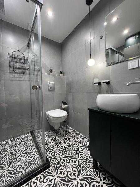 Дава се под наем Многостаен апартамент в Бургас, Център - 130 кв.м за 1250 € - Снимка #8