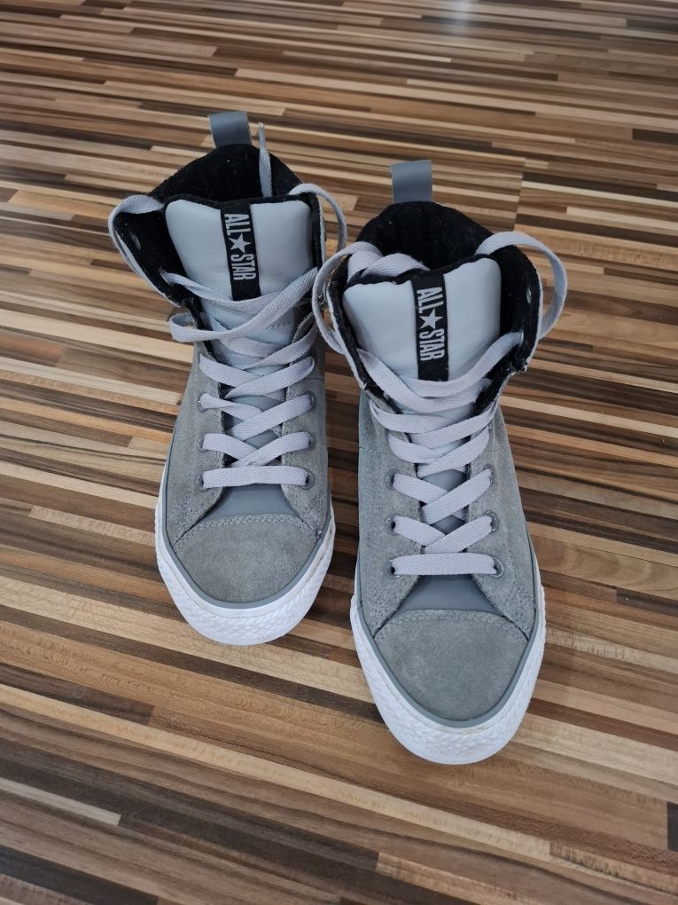 Сиви кецове Converse