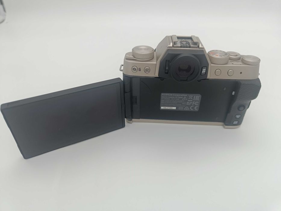 Aparat foto Mirrorless Fujifilm X-T200, obiectiv XC 15-45mm, Card 64GB
