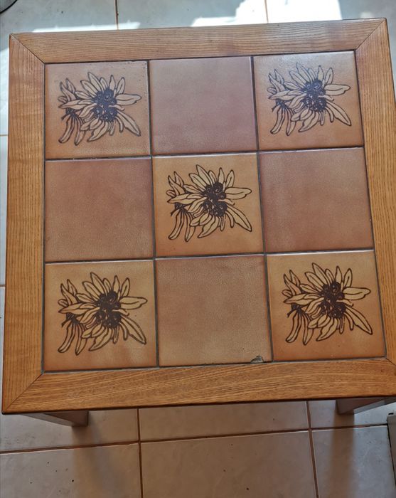 Măsuța lemn faianță