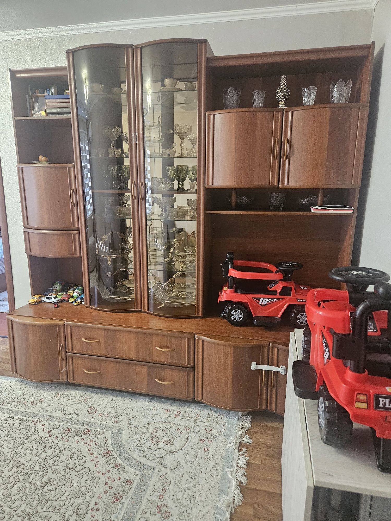 Срочно продам стенку
