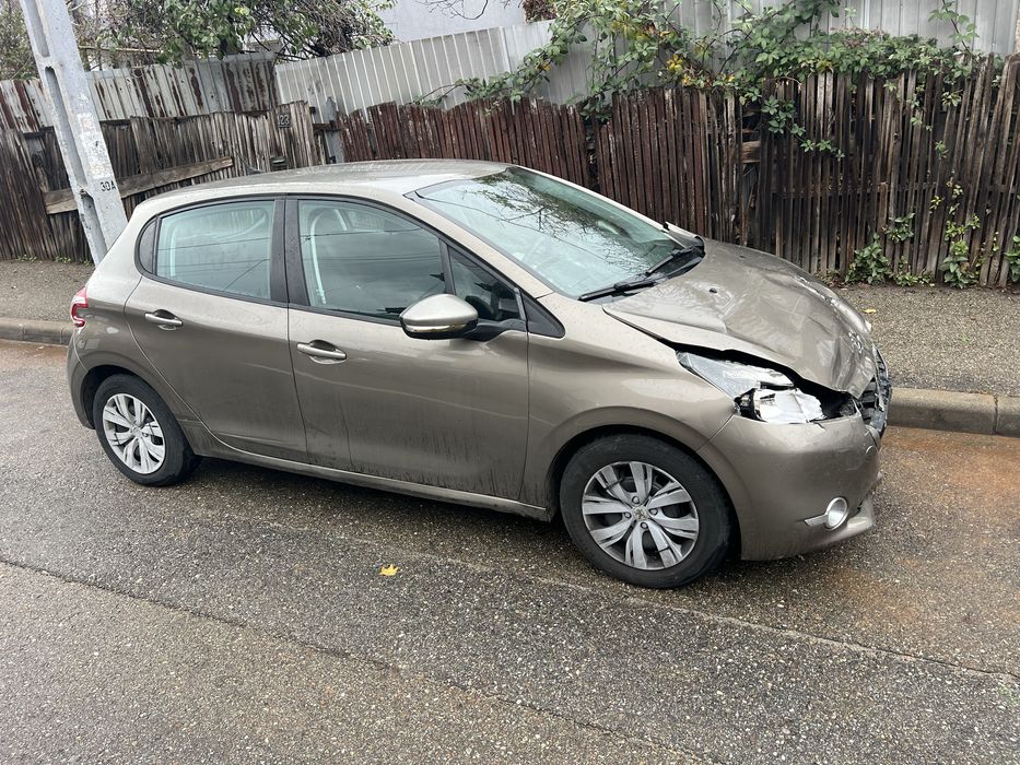 Peugeot 208 1.4 hdi manual avariat lovit motor cutie ok