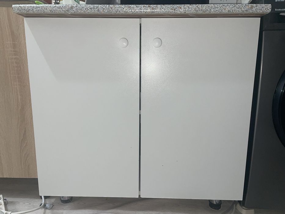 Продаются 2 кухонных шкафа в хорошем состоянии. Шкаф. Буфет.Столешница