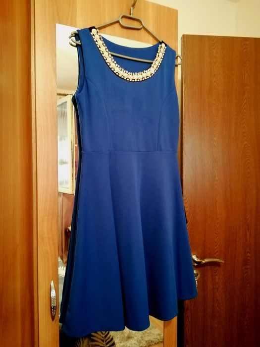 Vând rochițe elegante