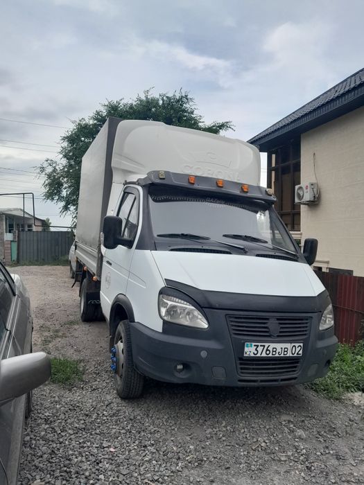 Машина газель на ходу