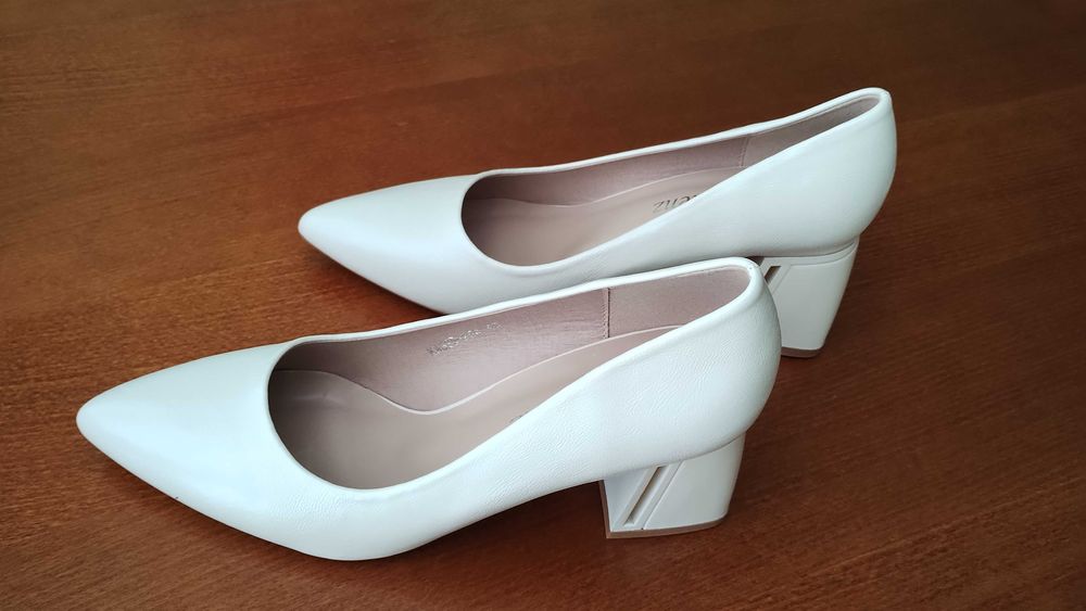 дамски обувки бежови, чисто нови