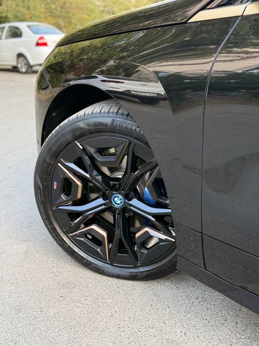 В продаже ! BMW IX xDrive40