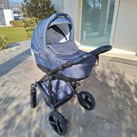 Vând un cărucior pentru bebeluși