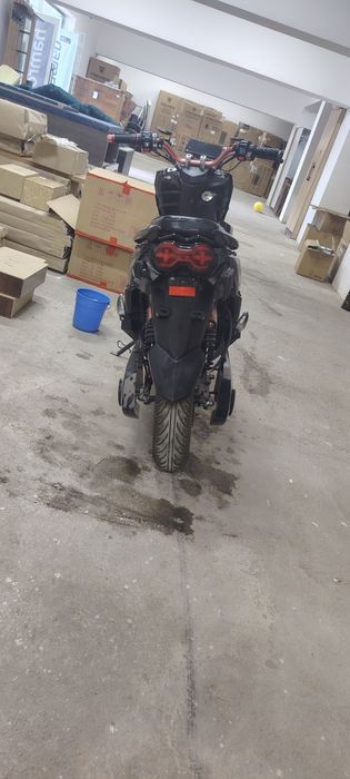 Electro skuter yaxwi holatda