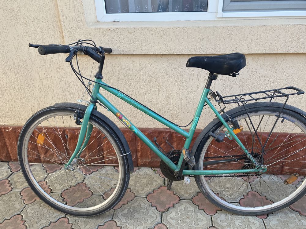 Vând biciclete ( prima este Peugeot )