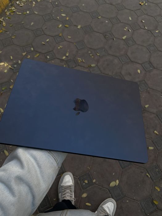 Macbook air m2 16/256 16-ram 100% 22 ta sikl 25 soatgacha yetadi quvat