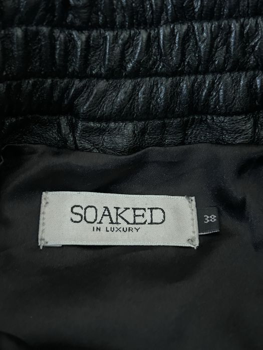 Дамска пола от плътна еко кожа