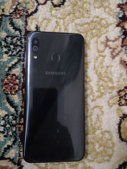 Слмсунг галакси 30 а