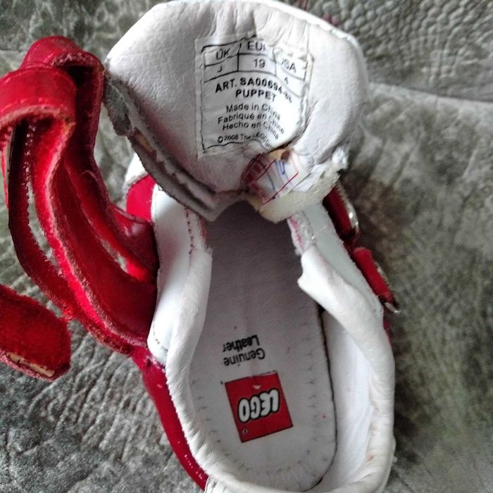 Розови пантофки и буйки LEGO бяло и червено