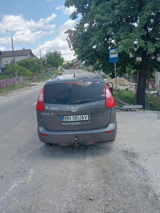 Mazda 5 din 2007 cu 7 locuri motor de 2 litri de 143 cai
