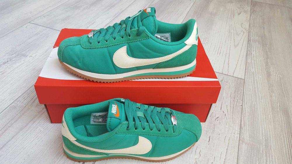 Нови зелени маратонки Nike Cortez за момиче с размер 39