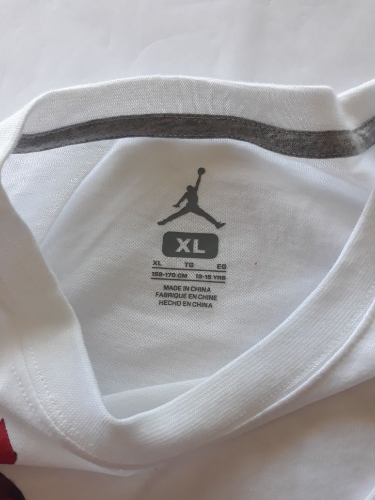 Tricouri JORDAN nr XL adolescenți originali