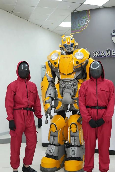 продам трансформер бамблби