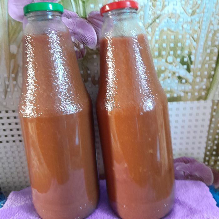 Натуральпый свежий сок из плодов  калины красной в литровых бутылках.