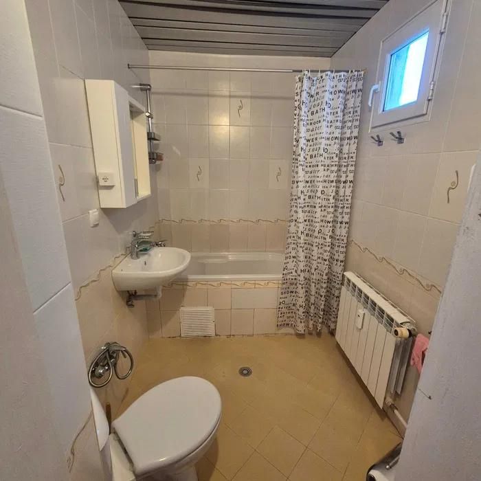 Тристаен апартамент под наем в ж.к. Изток, 2208804