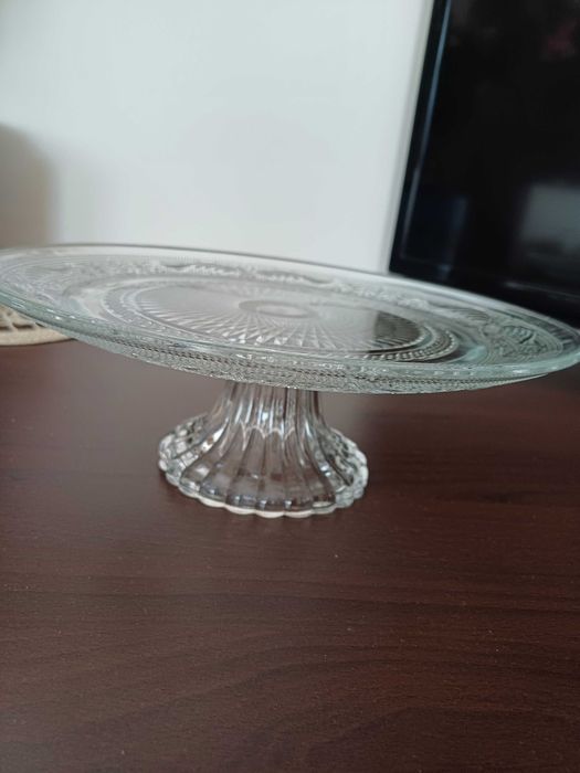 Platou cu picior tort