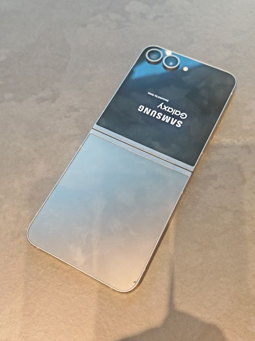 Samsung ZFlip 6 impecabil