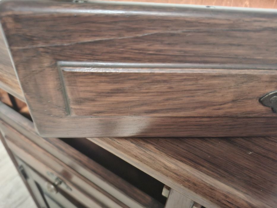 Продавам скрин масив дъб