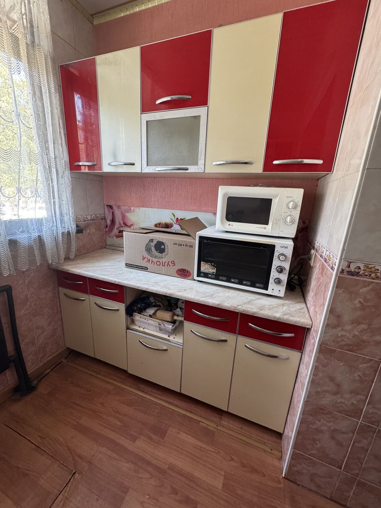 B/y kuxinni mebil emdef akrlindan yasalgan xolati yaxwi sotladi