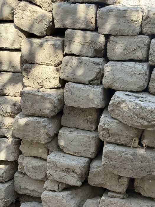Лой гишт 20х га 40х.   1000 сум