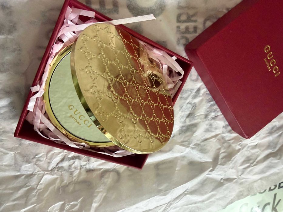 Gucci компактно огледало, джобно огледало